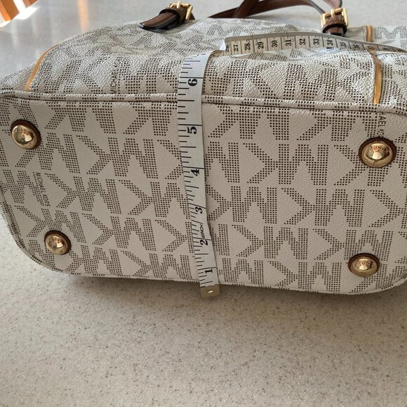 Michael Kors Signature Medium Tote (Vanilla) NWOT - Picture 11 of 16